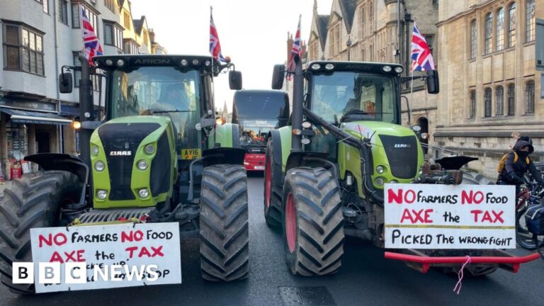 Read more about the article Tractor protest as minister promises farmers ‘new deal’