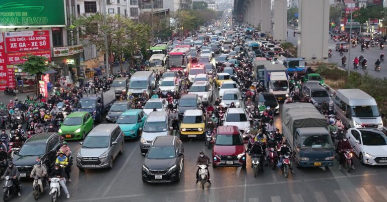 Read more about the article Vietnam’s Drivers, Facing Steep Fines, Are Minding the Rules of the Road