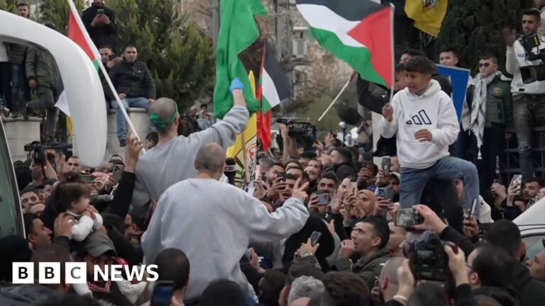 Read more about the article West Bank celebrations as freed Palestinian prisoner return