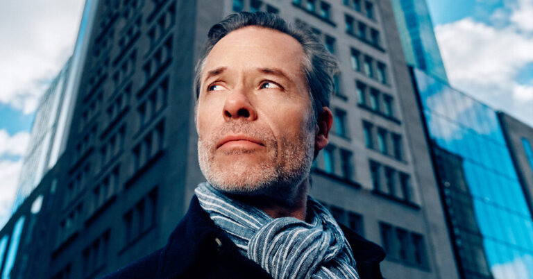 Read more about the article With ‘The Brutalist,’ Guy Pearce Makes His Hollywood Return