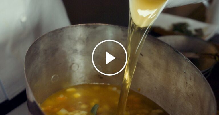 Read more about the article Yann Nury’s Easy Chicken Stock