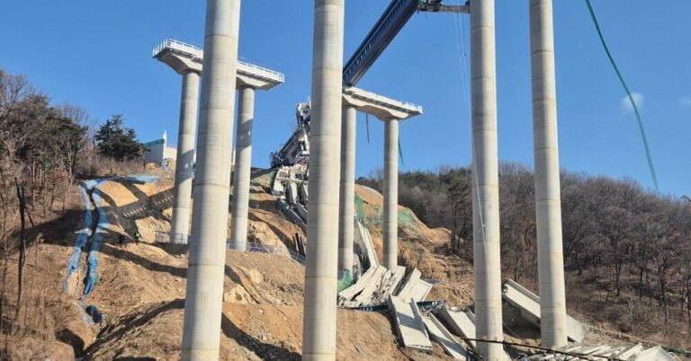 Read more about the article 3 Workers Killed in Highway Bridge Collapse in South Korea