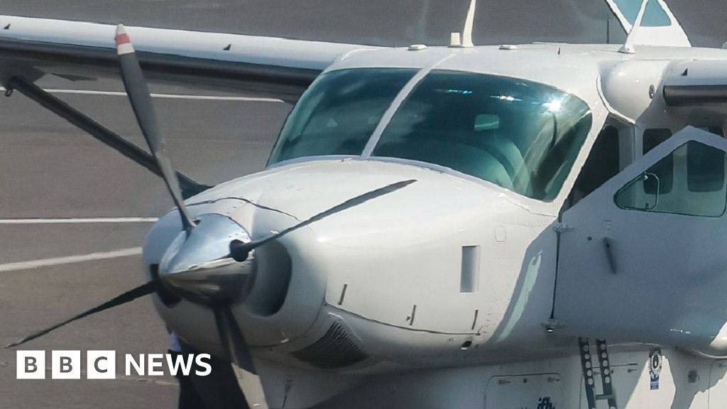 You are currently viewing Alaska authorities search for missing Bering Air plane