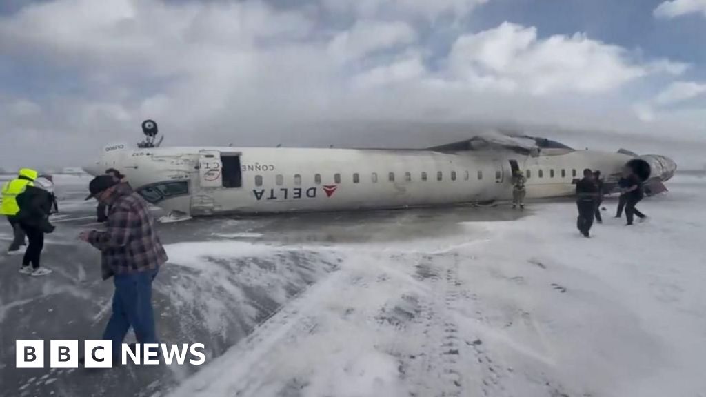 You are currently viewing All passengers survive crash landing as plane flips at Toronto airport