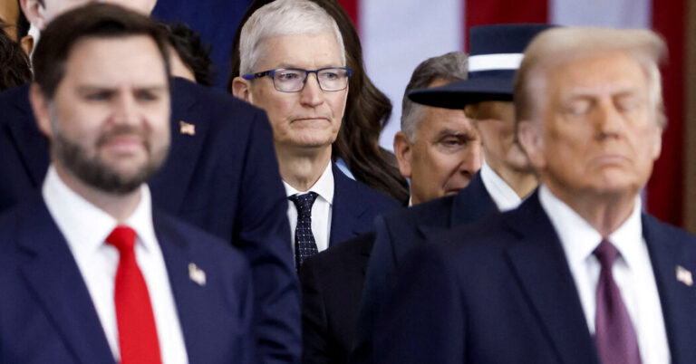 Read more about the article Apple Plans to Invest $500 Billion in U.S. as Trump Tariffs Loom