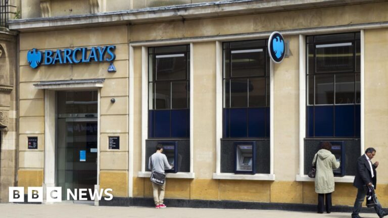 Read more about the article Barclays customers hit by third day of payment issues