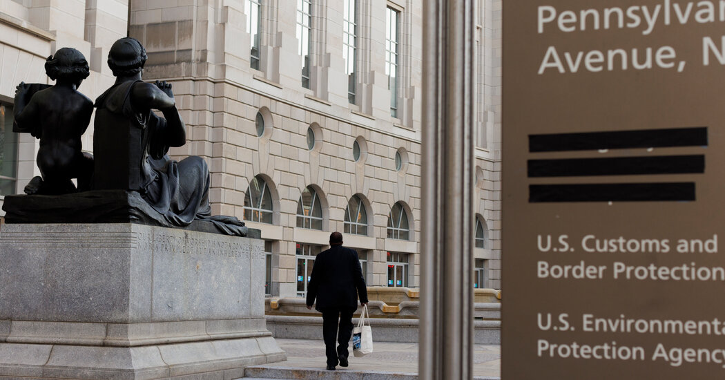 You are currently viewing Chief Justice Allows U.S. to Continue Freeze on Foreign Aid Payments