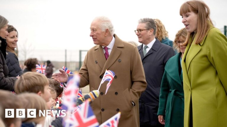 Read more about the article King Charles makes rare joint visit with Keir Starmer and Angela Rayner