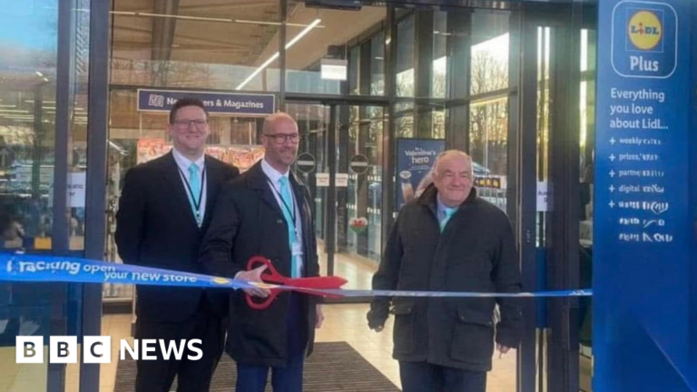 Read more about the article Lidl denies Reform councillor officially opened Cwmbran shop