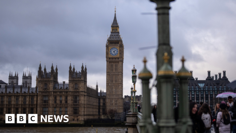 Read more about the article MPs’ pay set to increase 2.8% to £93,904 from April