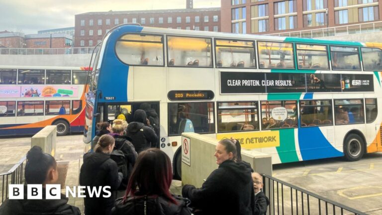 Read more about the article Manchester mayor ‘sorry’ after buses made children late for school