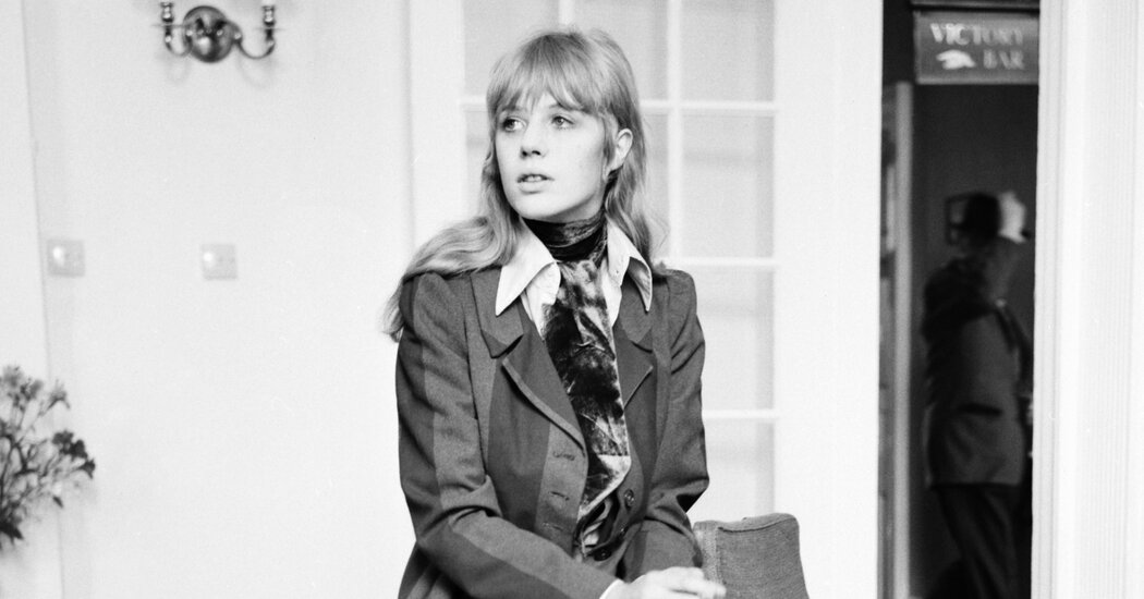 Read more about the article Marianne Faithfull Was an Unforgettable Style Paragon