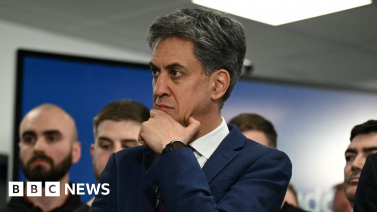 Read more about the article Miliband refuses to say whether he personally backs Heathrow