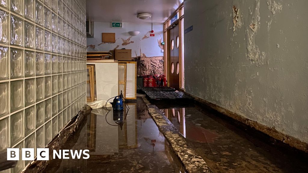 You are currently viewing Photos show ‘crumbling’, abandoned hospital rooms