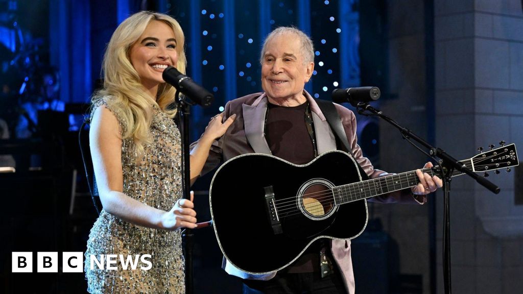 You are currently viewing Sabrina Carpenter duets with Paul Simon as show celebrates 50 years on air