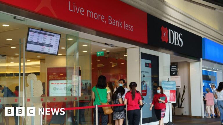 Read more about the article Singapore’s biggest bank DBS to cut 4,000 roles as it embraces AI