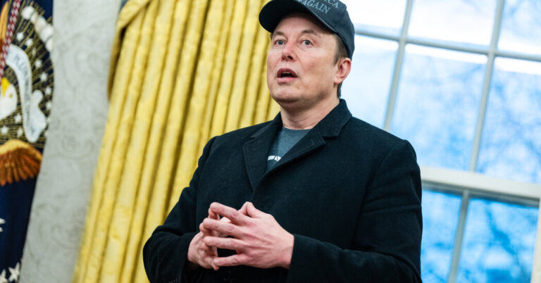 Read more about the article Some Agencies Urge Staff Not to Comply With Elon Musk’s Performance Email