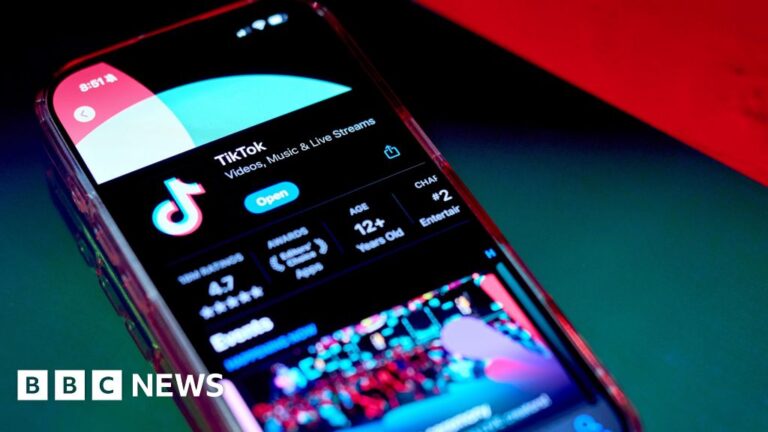 Read more about the article TikTok returns to Android and Apple app stores in the US