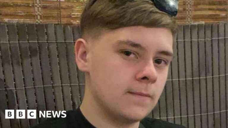 Read more about the article Tributes paid to boy, 15, after Sheffield school stabbing