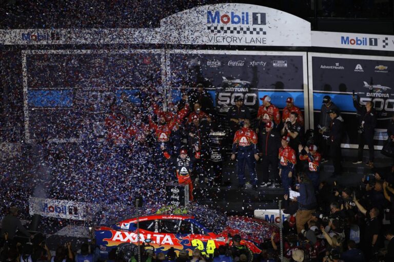 Read more about the article William Byron avoids final-lap crash to take second straight Daytona 500