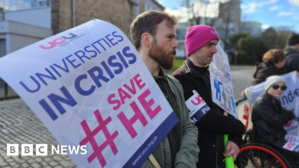 You are currently viewing Dundee University to cut 632 jobs to plug £35m deficit