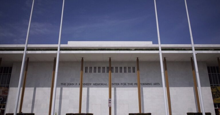 Read more about the article JD Vance Is Booed at a Kennedy Center Concert After Trump’s Takeover