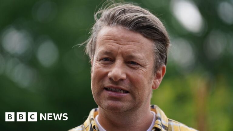 Read more about the article Jamie Oliver calls for more government support for dyslexic children