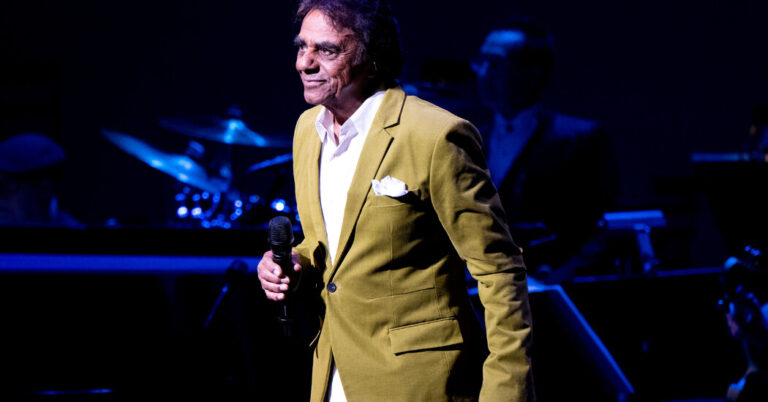 Read more about the article Johnny Mathis Is Retiring From Touring After Almost 70 Years of Crooning