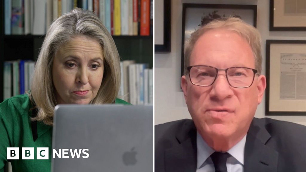You are currently viewing Journalist at centre of Trump’s Signal chat scandal speaks to BBC