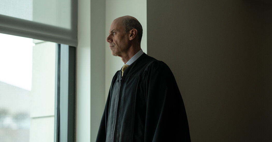 Read more about the article Judge Sets Hearing to Press Trump Administration on Deportation Flights