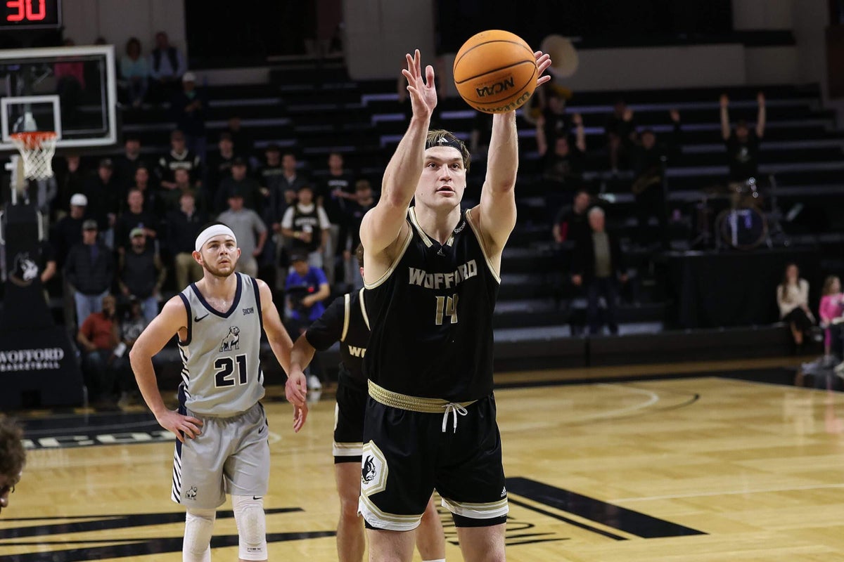 Read more about the article March Madness, Wofford and the 6-9 center who shoots free throws underhand