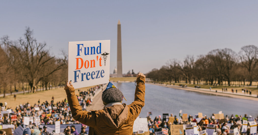 You are currently viewing On Trump, Democrats and a New Era of Politics: A Look at the Year Ahead
