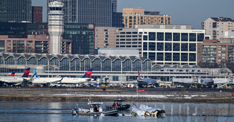 Read more about the article Restrictions Ordered for Helicopters Near Reagan Airport After Plane Crash