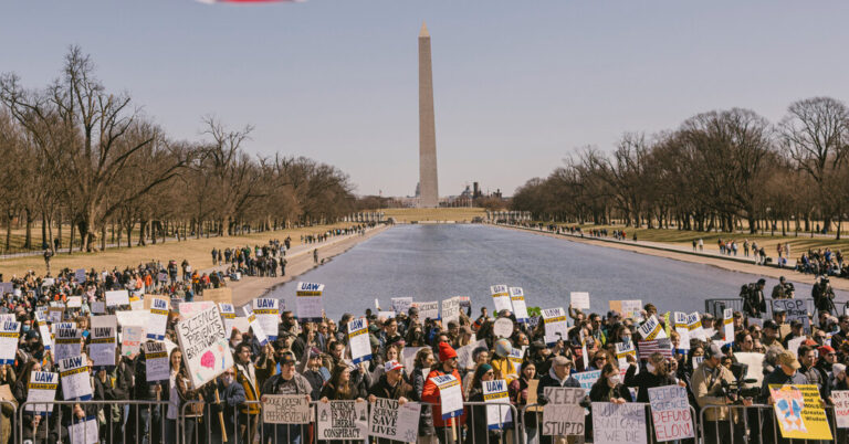 Read more about the article Stand Up for Science Rally Sees Mix of Science, Politics and Anxiety