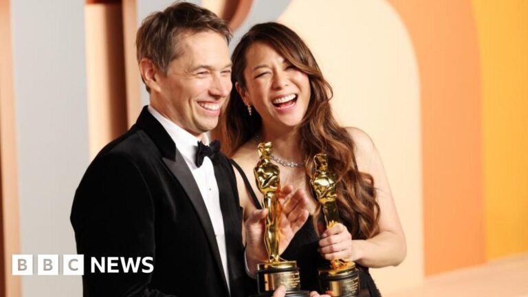 Read more about the article Watch: Stars celebrate at glitzy Oscars after party