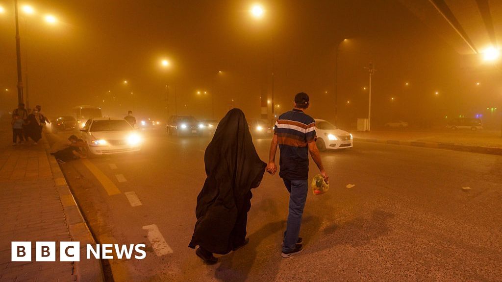 Read more about the article Iraq sandstorm leaves 1,800 with breathing problems