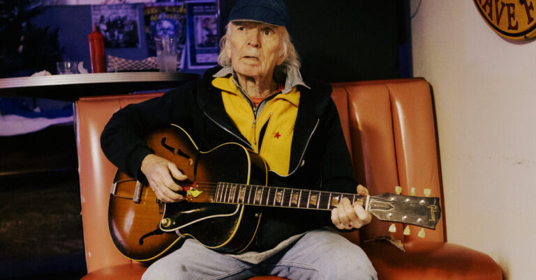 Read more about the article Michael Hurley, a Singer Both Eccentric and Inspirational, Dies at 83