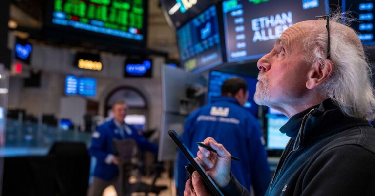Read more about the article Stocks Post Gains, but Bond Market Signals Investors Are Anxious