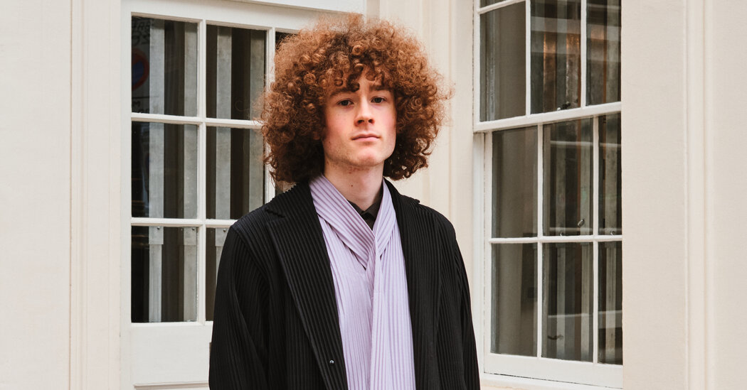 You are currently viewing Street Style Look of the Week: Curly Hair