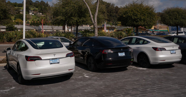 Read more about the article Used Tesla Market Heats Up as Owners Sell to Protest Elon Musk