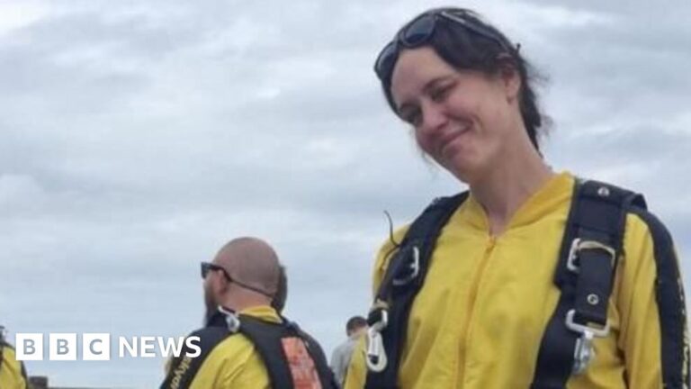 Read more about the article Devon woman who died in tandem skydive was ‘caring and giving’