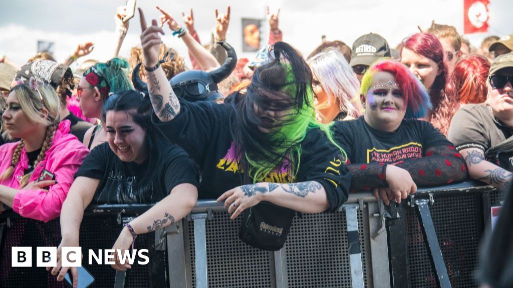 You are currently viewing Download festival mosh pits may cause hundreds of 999 calls
