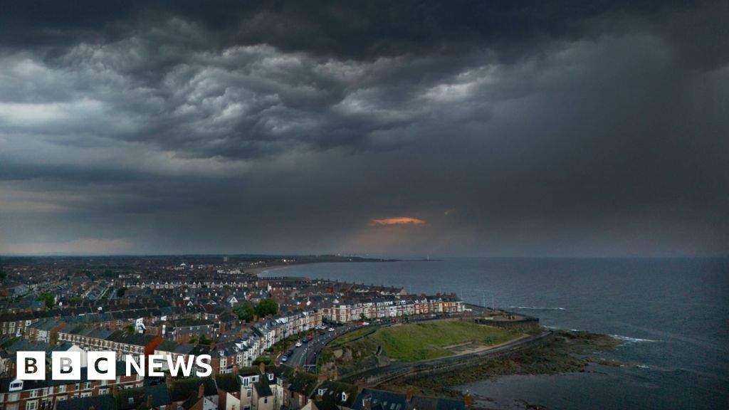 You are currently viewing Heatwave eases as rainy weather blows in across parts of UK