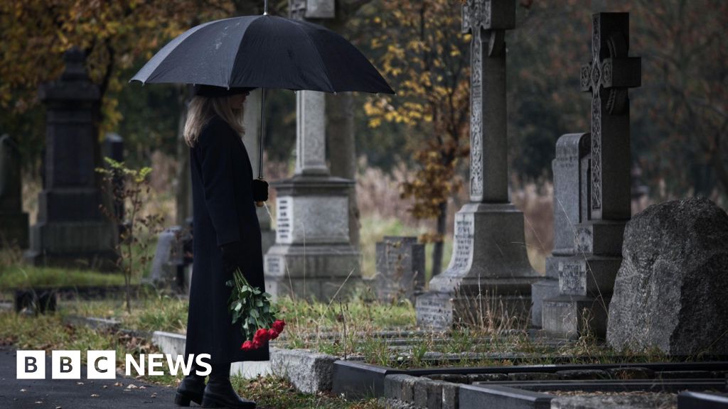You are currently viewing London funeral costs highest in UK, report finds