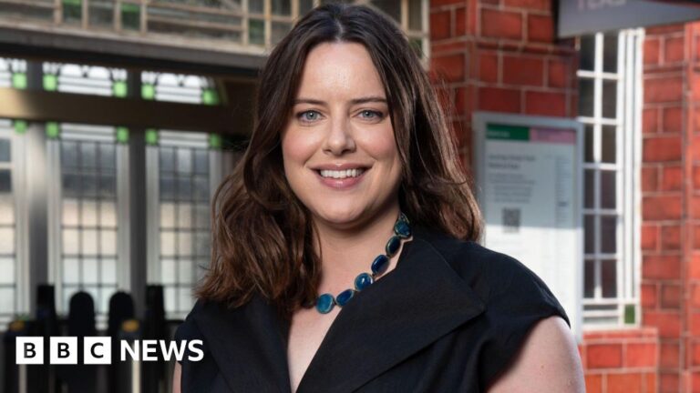 Read more about the article Michelle Ryan returns as Zoe Slater after 20 year gap