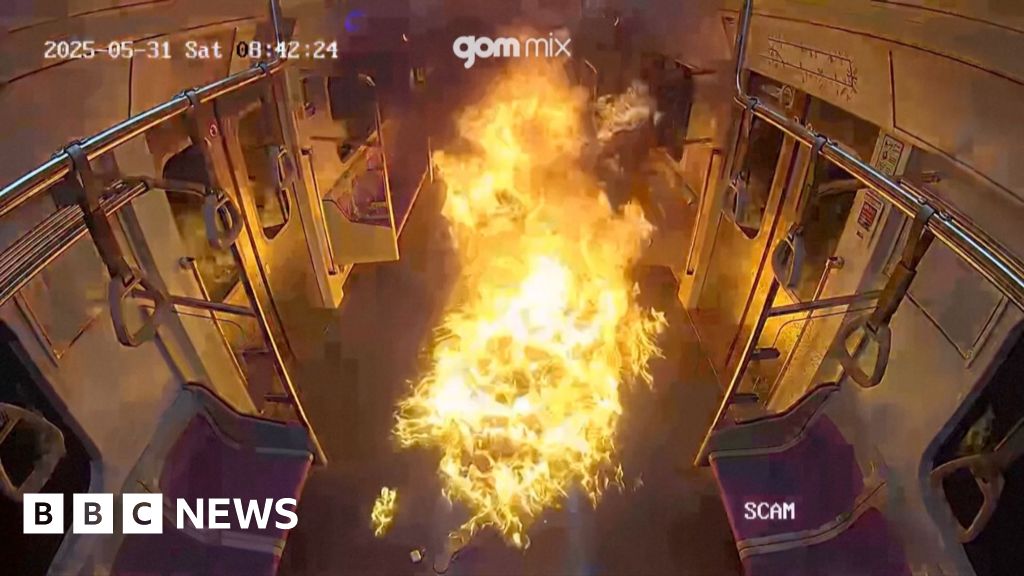 Moment South Korean man sets Seoul metro carriage on fire - Stream24 News You are currently viewing Moment South Korean man sets Seoul metro carriage on fire