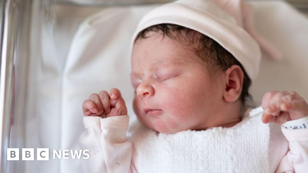 You are currently viewing NHS plans to DNA test all babies in England to assess disease risk