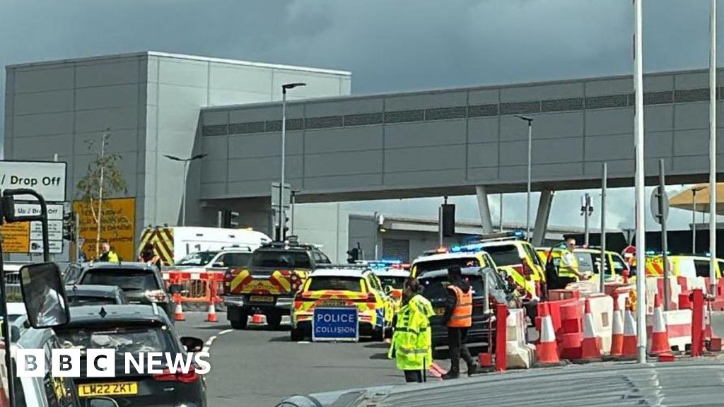 Person hurt in airport car park incident - Stream24 News You are currently viewing Person hurt in airport car park incident