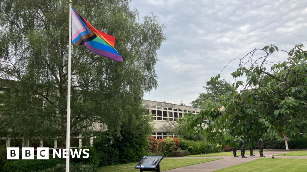 You are currently viewing Reform council brings in ‘British values’ flag rules in Leicestershire