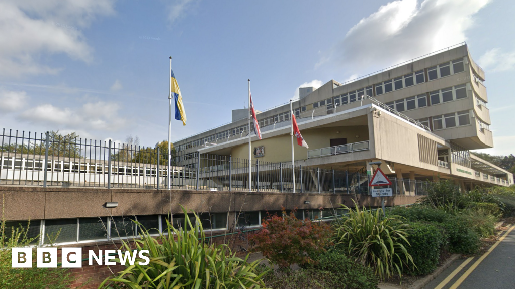 You are currently viewing Reform council told to reconsider ‘grey areas’ in flag policy